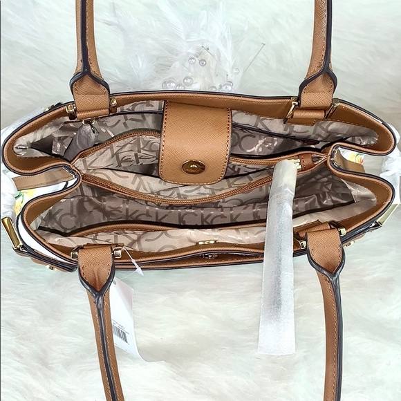 🧡New Calvin Klein 🧡 Daffodil White Shoulder bag - Picture 5 of 9